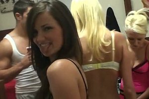 日本漂亮主妇hd