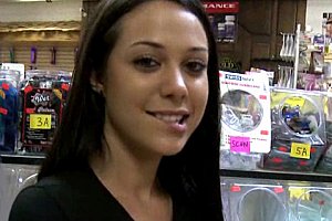 欧美老汉朵在山沟里偷窥老太婆撒尿